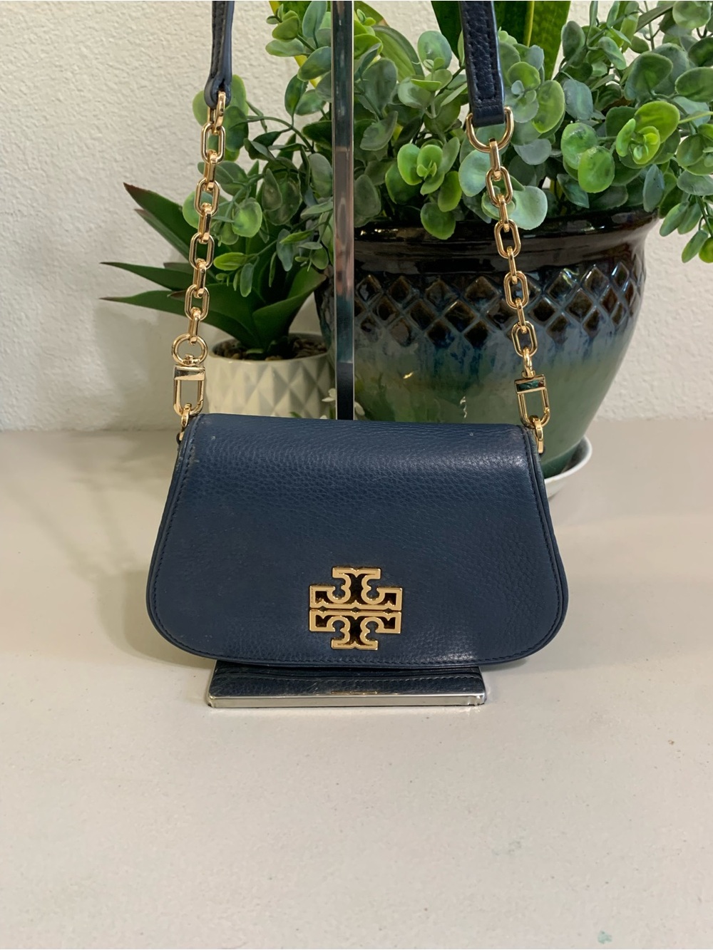 👜💕 Tory Burch Navy Leather Chain-Shoulder Crossbody Bag